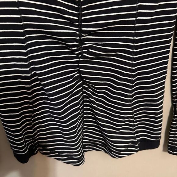 Lululemon Base Runner Long Sleeve T-Shirt Activewear Striped Black White Small - Picture 8 of 8